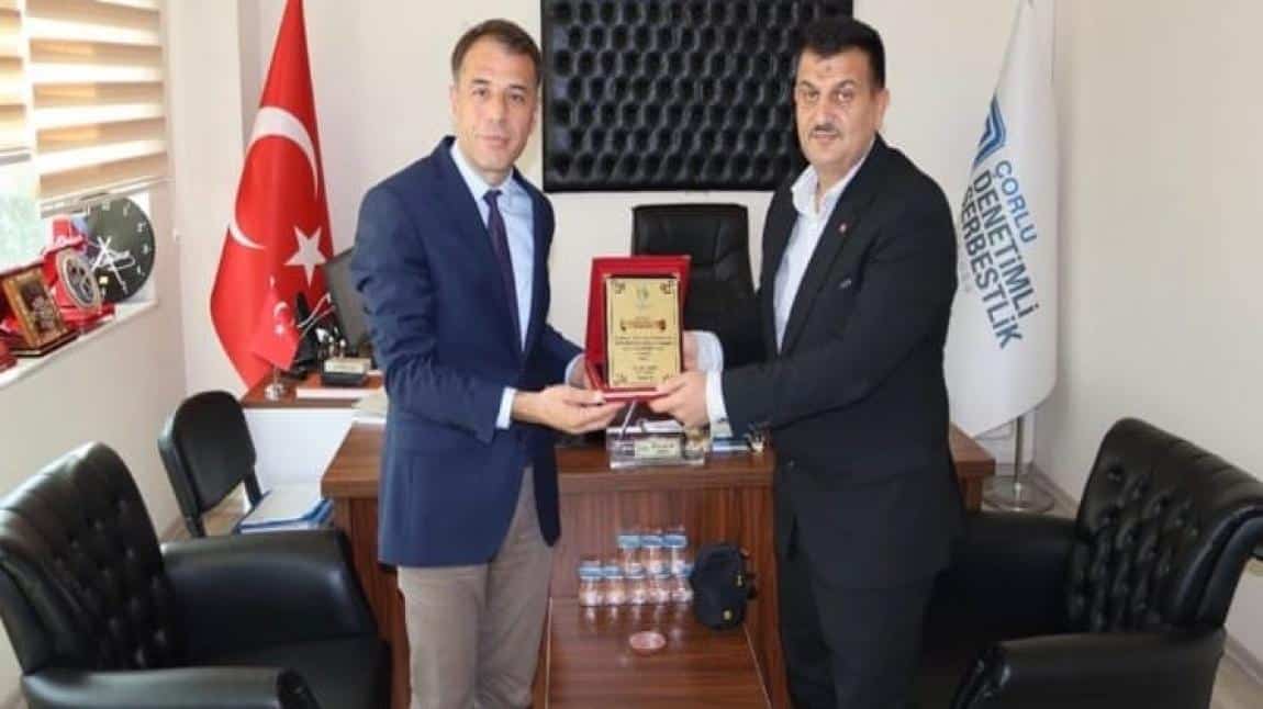 ÇORLU DENETİMLİ SERBESTLİK MÜDÜRLÜĞÜNE TEŞEKKÜR PLAKETİ.